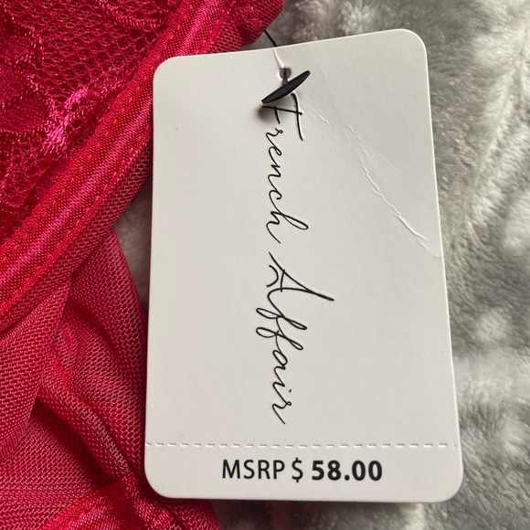 Lingerie - Picture 2 of 4